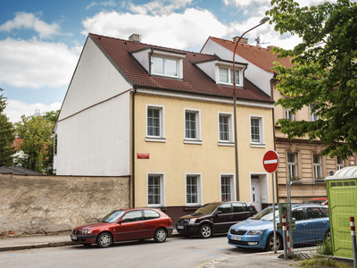 Prodej činžovního domu s potenciálem, zahradou a garáží – blízké centrum Českých Budějovic, Komenské
