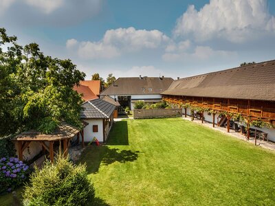 Uzavřený statek s wellness – výjimečné spojení životního stylu a investice v jižních Čechách.