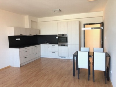 2kk s komorou a parkovacím stáním